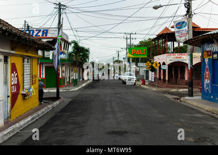 Myogalpa, Nicaragua. Februar 4, 2018. Die Hauptstraße von der Hafenstadt Myogalpa auf der Insel Ometepe entfernt Stockfoto