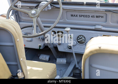 Classic Car Oldtimer Innenraum, USA Militär Jeep, Detail schließen Lenkrad, 50er Jahre 60er Jahre 70er Jahre, Stockfoto