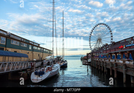 Sonnenaufgang über dem Hafenviertel in Seattle, Washington, United States. Stockfoto