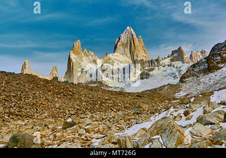 Blick auf den Mount Fitzroy bei Sonnenaufgang. Argentinische Patagonien im Herbst Stockfoto