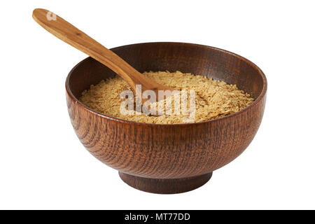 Ernährung Brauereien Hefe Flocken in Houten auf weißem Hintergrund Stockfoto