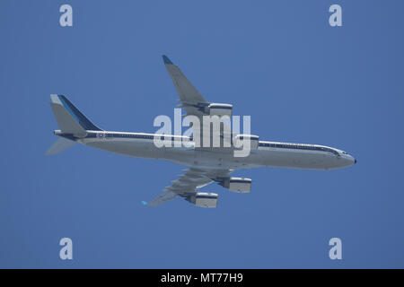 CHIANG MAI, THAILAND - 25. MAI 2018: HS-TYV Airbus A340-500 der Royal Thai Air Force (RTAF). Weg vom Flughafen Chiangmai. Stockfoto
