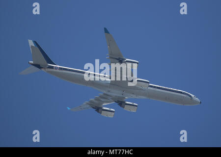 CHIANG MAI, THAILAND - 25. MAI 2018: HS-TYV Airbus A340-500 der Royal Thai Air Force (RTAF). Weg vom Flughafen Chiangmai. Stockfoto