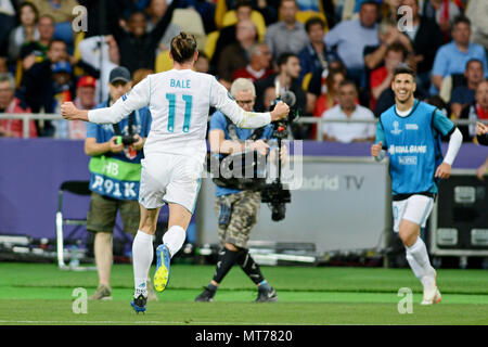 Kiew, Ukraine. 26 Mai, 2018. Von Real Madrid Gareth Bale feiern Ziel während der Champions League Fußball Spiel zwischen Real Madrid und Liverpool an der NSC Olympiastadion Credit: Alexandr Gusew/Pacific Press/Alamy leben Nachrichten Stockfoto