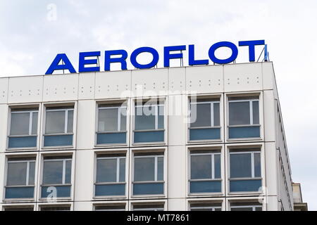 BERLIN, DEUTSCHLAND - 15 April 2018: Aeroflot Russian Airlines Firmenlogo auf Hauptquartier am 15. April 2018 in Berlin, Deutschland. Stockfoto