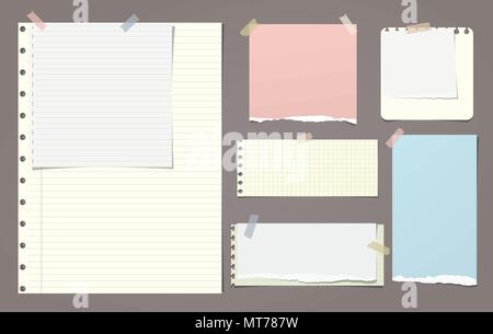 Bunt und weiß gesäumt zerrissen Hinweis, notebook Papier stücke für Text mit Klebeband auf braunem Hintergrund geklebt. Vector Illustration. Stock Vektor