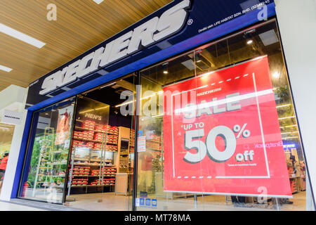 Penang, Malaysia - Nov 11, 2017: Skechers Shop. Skechers USA Inc. ist ein US-amerikanischer Lebensstil und Schuhe für Männer, Frauen und Kinder Stockfoto