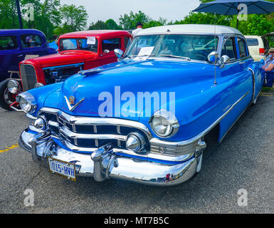 1954 Cadillac, alte Oldtimer an Antique Car Ausstellung in Ontario, Kanada. Stockfoto