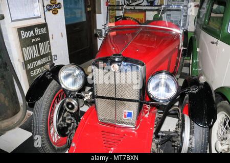 Die Cotswold fahrendes Museum in den Cotswolds Dorf Bourton-on-the-Water, Gloucestershire, England. Oldtimer und Displays. Stockfoto