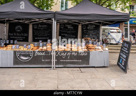 Artisan Brot auf Verkauf in der Innenstadt Event - Horsham, West Sussex, UK. Stockfoto