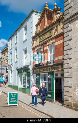 Eine Straßenszene in Truro in Cornwall. Stockfoto