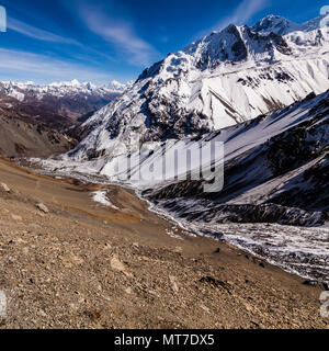 Himalaya, auf den Weg in Richtung Tilicho See. Nepal, Annapurna Conservation Area Stockfoto