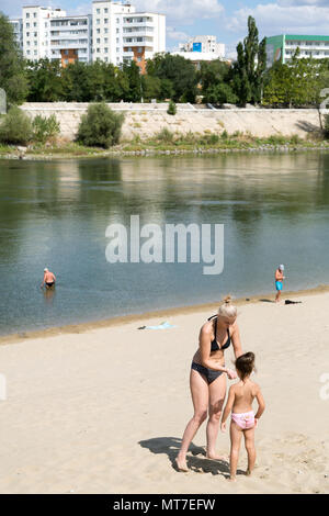 Tiraspol, Moldau, Badegäste an den Dnister Stockfoto