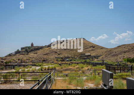 Blick über die alten und neuen Friedhof von Khor Virap, Armenien Stockfoto