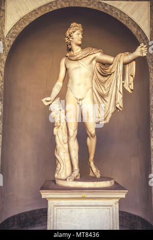 Statue des Apollo Belvedere in den Vatikanischen Museen, Rom, Italien. Diese Skulptur ist aus Marmor Kopie der verlorenen Bronze Original von griechischen Bildhauers Leochares. Stockfoto