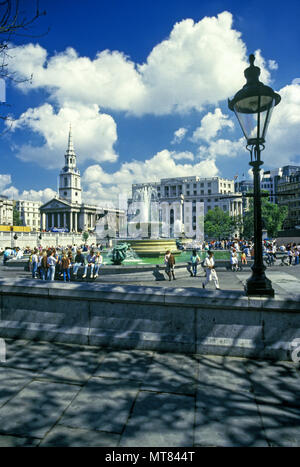 1988 historische Laterne Trafalgar Square London England Großbritannien Stockfoto