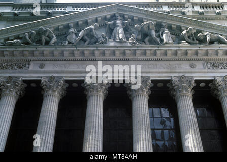 1988 HISTORISCHE INTEGRITÄT SCHUTZ DER WERKE DER MENSCHLICHEN PEDIMENT („GEORGE QUINCY ADAMS STATION 1903“) NEW YORKER BÖRSENGEBÄUDE DOWNTOWN MANHATTAN NEW YORK CITY USA Stockfoto