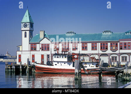 1988 historische FDNY FEUERLÖSCHBOOT Flugsteig A HARBOR HOUSE BATTERY PARK IN MANHATTAN NEW YORK CITY USA Stockfoto