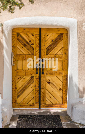 Holztüren von San Francisco De Asis Katholische Kirche in Golden, Colorado Stockfoto