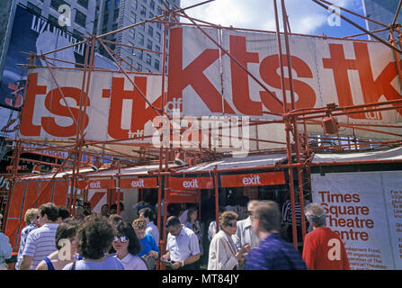 1988 historische TKTS RABATT THEATER TICKET BOOTH TIMES SQUARE in MIDTOWN MANHATTAN NEW YORK USA Stockfoto