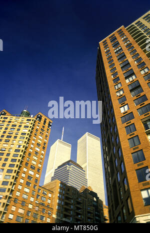 1988 historische Twin Towers (© 1973) MINORU YAMASAKI BATTERY PARK CITY TOWERS DOWNTOWN MANHATTAN HUDSON RIVERWALK NEW YORK CITY USA Stockfoto