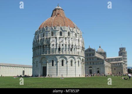 Pisa Baptisterium in Platz der Wunder in Pisa, Italien Stockfoto