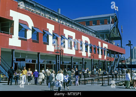 Historische PIER 1988 17 South Street Seaport DOWNTOWN MANHATTAN NEW YORK CITY USA Stockfoto