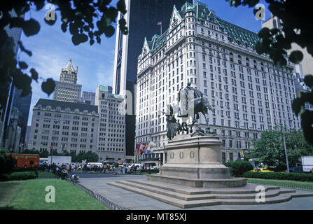 1988 HISTORISCHES PLAZA HOTEL (©HENRY J HARDENBERGH 1907) SHERMAN MONUMENT FIFTH AVENUE MIDTOWN MANHATTAN NEW YORK CITY USA Stockfoto