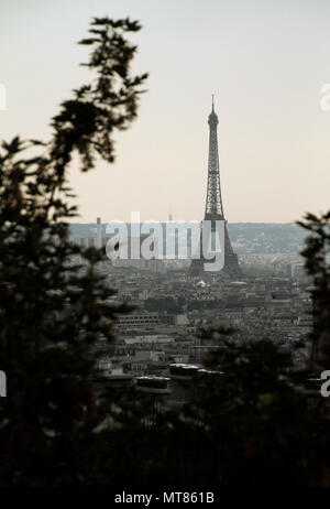 Morgen Blick auf Paris und den Eiffelturm Stockfoto