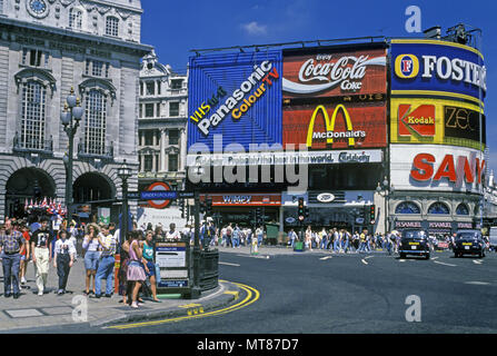 1988 historische PICCADILLY CIRCUS WEST END LONDON ENGLAND GROSSBRITANNIEN Stockfoto