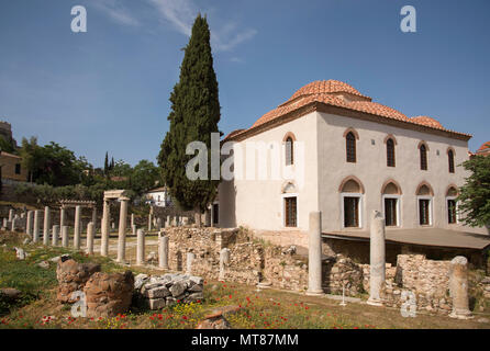 Die Fethiye Moschee ist eine osmanische Moschee aus dem 17.. Jahrhundert, die sich in der Nähe der römischen Agora von Athen, Griechenland, befindet. Es wurde renoviert und im Jahr 2017 wieder für die Öffentlichkeit geöffnet. Stockfoto