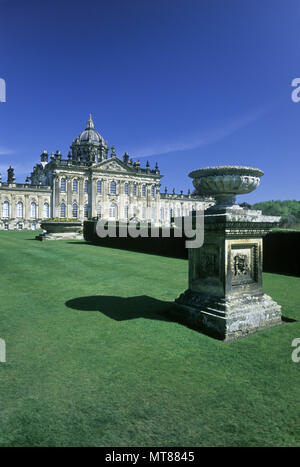 1990 HISTORISCHES SÜDPARTERRE (©WILLIAM ANDREWS NESFIELD 1852) CASTLE HOWARD NORTH YORKSHIRE ENGLAND GROSSBRITANNIEN Stockfoto