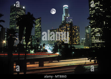 1990 historische Downtown Skyline Route 110 FREEWAY LOS ANGELES Kalifornien USA Stockfoto