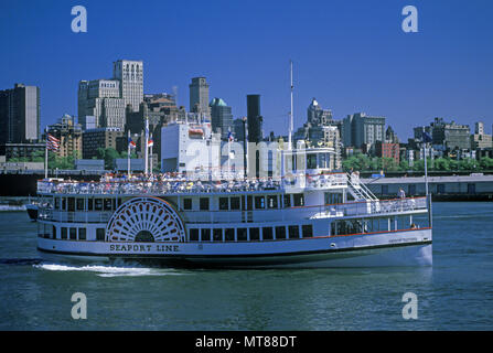 1990 historische ANDREW FLETCHER RADDAMPFER TOUR BOOT EAST RIVER BROOKLYN, NEW YORK CITY, USA Stockfoto