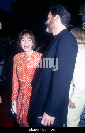 LOS ANGELES, Ca - 23. Mai: (L-R) Schauspielerin Sally Field und Ehemann Produzent Alan Greisman der oapdish" Westwood Premiere am 23. Mai 1991 teilnehmen bei Mann National Theatre in Los Angeles, Kalifornien. Foto von Barry King/Alamy Stock Foto Stockfoto