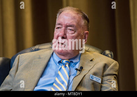 Maxwell AFB, AL-Pensionierter Luftwaffe General Charles 'Chuck' Horner eine der Adler für die Erfassung der Adler 2017 über seine Erfahrungen während der Desert Storm spricht. Allgemeine Horner US Central Command, Kräfte, die den Befehl wurde von allen US-geboten und Allied Air Vermögenswerte während der Operationen Desert Shield und Desert Storm. Sammeln von Adler 2017 wurde Maxwell AFB am 30. Mai-1. Juni 2017 stattfand, ist das Thema Desert Storm. GOE vereint das Programm Luftfahrt Helden und Pioniere ihre Erfahrungen mit zukünftigen Führer des Militärs zu teilen. Die GOE ist eine jährliche Veranstaltung, die von Air Command organisiert Stockfoto