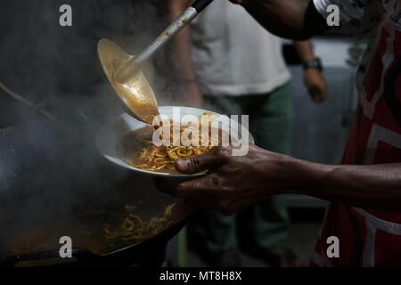 Küchenchef traditionelle Würzige aceh Nudeln Stockfoto
