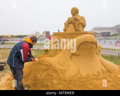 Redcar Cleveland UK vom 28. Mai 2018 Die Küstenstadt Redcar auf der Yorkshire Küste ist zum Gedenken an die Ereignisse von 1918. Mit dem Bau von sandskulpturen von einem internationalen Team von Spezialisten die an Begebenheiten und von der örtlichen Bevölkerung während des Ersten Weltkrieges. Diese Skulptur erinnert an Leutnant John William Bell, der ein DSC für Edelmut, die erste Handelsmarine Skipper ein FEINDLICHES U-Boot während des Ersten Weltkrieges zu sinken. Credit: Peter Jordan NE/Alamy leben Nachrichten Stockfoto