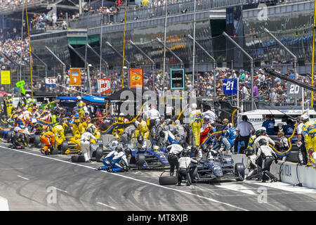 Mai 27, 2018 - Indianapolis, Indiana, Vereinigte Staaten von Amerika - Ed CARPENTER (20) der Vereinigten Staaten bringt sein Auto unten Grubestraße für Service während der 500 Meilen von Indianapolis Indianapolis Motor Speedway in Indianapolis, Indiana. (Bild: © Walter G Arce Sr Asp Inc/ASP über ZUMA Draht) Stockfoto