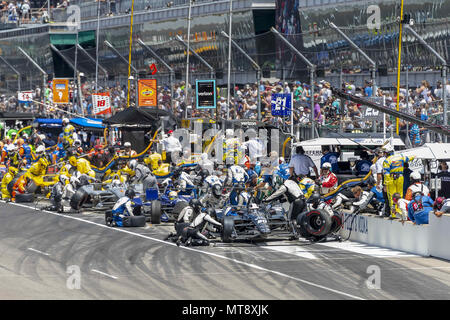 Mai 27, 2018 - Indianapolis, Indiana, Vereinigte Staaten von Amerika - Ed CARPENTER (20) der Vereinigten Staaten bringt sein Auto unten Grubestraße für Service während der 500 Meilen von Indianapolis Indianapolis Motor Speedway in Indianapolis, Indiana. (Bild: © Walter G Arce Sr Asp Inc/ASP über ZUMA Draht) Stockfoto