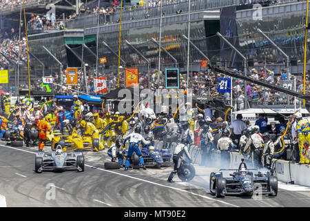 Mai 27, 2018 - Indianapolis, Indiana, Vereinigte Staaten von Amerika - Ed CARPENTER (20) der Vereinigten Staaten bringt sein Auto unten Grubestraße für Service während der 500 Meilen von Indianapolis Indianapolis Motor Speedway in Indianapolis, Indiana. (Bild: © Walter G Arce Sr Asp Inc/ASP über ZUMA Draht) Stockfoto
