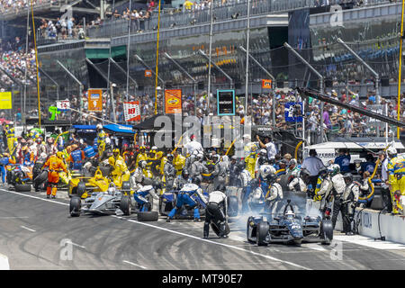 Mai 27, 2018 - Indianapolis, Indiana, Vereinigte Staaten von Amerika - Ed CARPENTER (20) der Vereinigten Staaten bringt sein Auto unten Grubestraße für Service während der 500 Meilen von Indianapolis Indianapolis Motor Speedway in Indianapolis, Indiana. (Bild: © Walter G Arce Sr Asp Inc/ASP über ZUMA Draht) Stockfoto