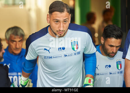 St. Gallen, Schweiz. 28. Mai 2018. Torwart Gianluigi Donnarumma während der Fußball-Weltmeisterschaft 2018 Vorbereitung Spiel Italien gegen Saudi-Arabien in St. Gallen. Die Nationalmannschaft aus Saudi Arabien wird über das Spiel zur FIFA WM 2018 Endrunde in Russland vorbereiten, während Italien nicht für die WM-Endrunde qualifizieren. Stockfoto