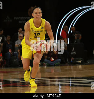 Las Vegas, Nevada, USA. 28 Mai, 2018. Lindsay Allen #15 der Las Vegas Asse gegen Sue Bird #10 der Seattle Storm in der Las Vegas Asse erste WNBA Home Game am 27. Mai 2018 im Mandalay Bay Events Center in Las Vegas, Nevada konkurriert. Credit: Marcel Thomas/ZUMA Draht/Alamy leben Nachrichten Stockfoto