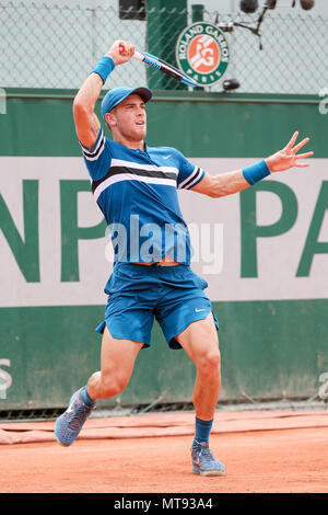 Paris, Frankreich. 28 Mai, 2018. Borna Coric (CRO) Tennis: Borna Coric von Kroatien während der Männer singles Match der ersten Runde der French Open Tennis Turnier gegen Ilya Ivashka von Belarus an der Roland Garros in Paris, Frankreich. Quelle: LBA/Alamy leben Nachrichten Stockfoto