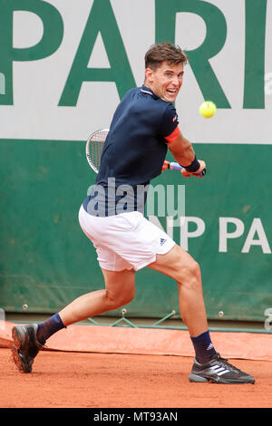 Paris, Frankreich. 28 Mai, 2018. Dominic Thiem (AUT) Tennis: Dominic Thiem von Österreich während der Männer singles Match der ersten Runde der French Open Tennis Turnier gegen Ilya Ivashka von Belarus an der Roland Garros in Paris, Frankreich. Quelle: LBA/Alamy leben Nachrichten Stockfoto