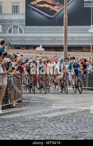 Rom, Italien, 27. Mai 2018: Die letzte Etappe der Tour von Italien. Die Radfahrer besetzt an der Piazza del Popolo. Credit: Salvo 77 Na/Alamy leben Nachrichten Stockfoto