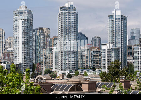 Vancouver, British Columbia, Kanada. 16 Mai, 2018. Hohe condominium Türme voll zusammen in Vancouver's Downtown Core. Credit: bayne Stanley/ZUMA Draht/Alamy leben Nachrichten Stockfoto