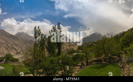 Panorama der Bualtar Hopar Gletscher und Hunza Tal, Gilgit-Baltistan, Pakistan Stockfoto