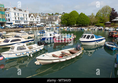 Dartmouth Devon Hafen mit Yachten in wunderschönen englischen Wetter im Frühling Stockfoto